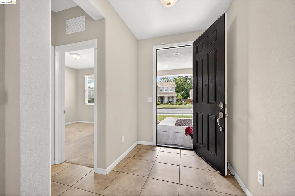 Image 4 of property listing at 24 Mandrake Court, Oakley, CA 94561