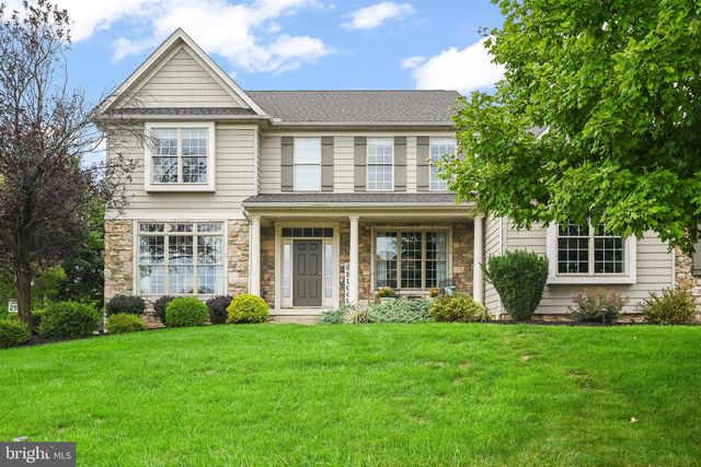 2146 BERNAYS DR, York, PA 17404