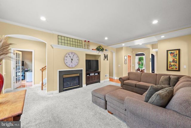 2146 BERNAYS DR, York, PA 17404