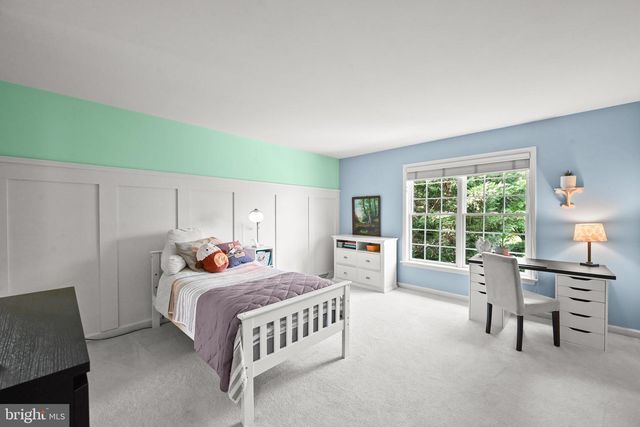 2146 BERNAYS DR, York, PA 17404