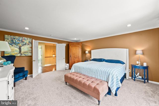 2146 BERNAYS DR, York, PA 17404