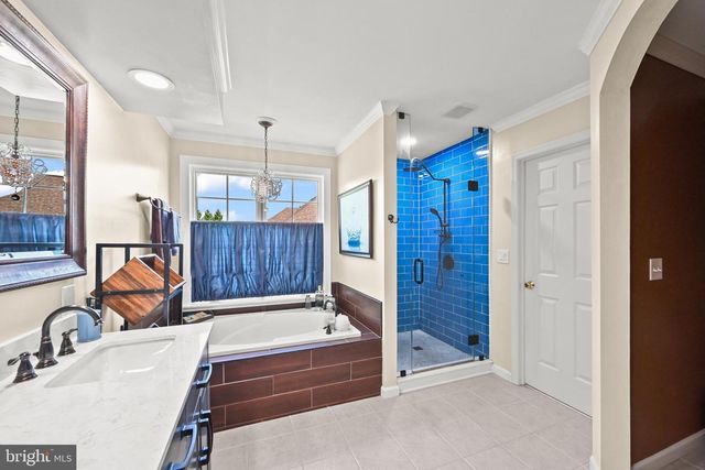 2146 BERNAYS DR, York, PA 17404