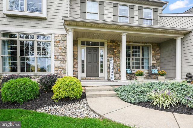 2146 BERNAYS DR, York, PA 17404