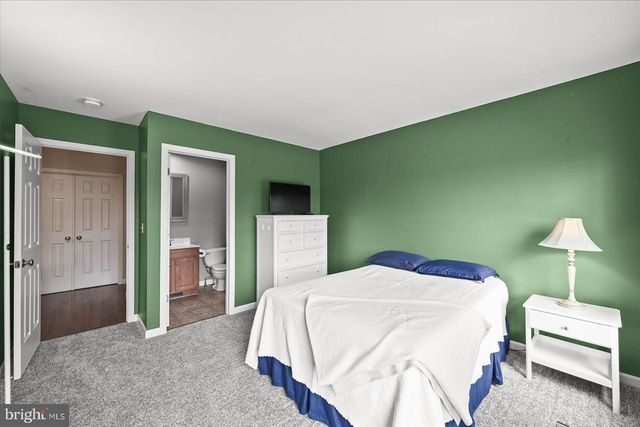 2146 BERNAYS DR, York, PA 17404