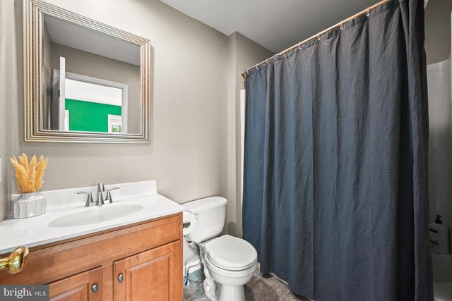 2146 BERNAYS DR, York, PA 17404