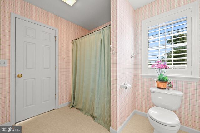 2146 BERNAYS DR, York, PA 17404