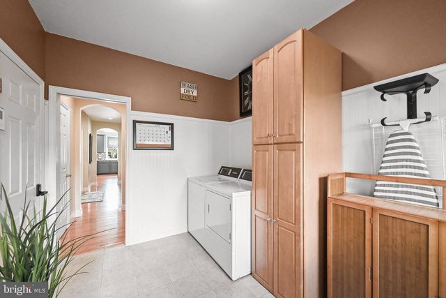 2146 BERNAYS DR, York, PA 17404