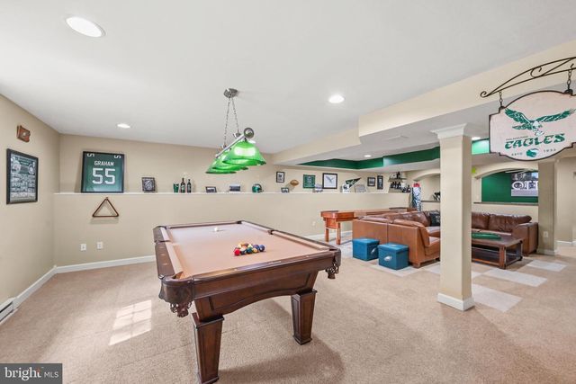 2146 BERNAYS DR, York, PA 17404