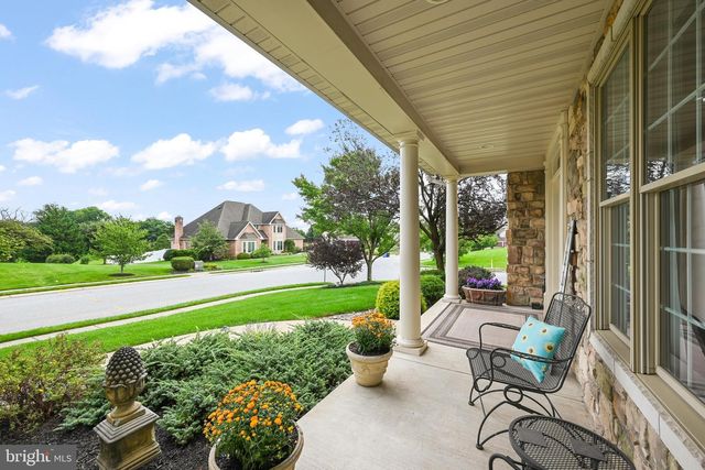 2146 BERNAYS DR, York, PA 17404