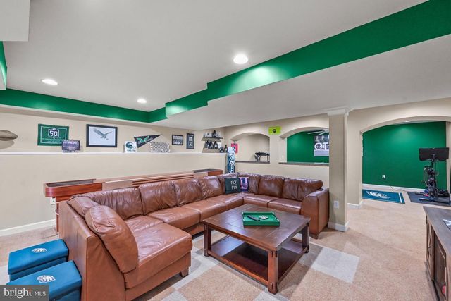 2146 BERNAYS DR, York, PA 17404