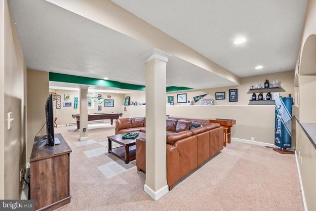 2146 BERNAYS DR, York, PA 17404