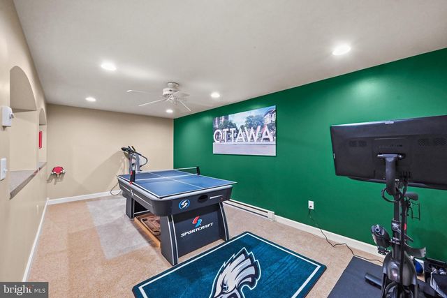 2146 BERNAYS DR, York, PA 17404