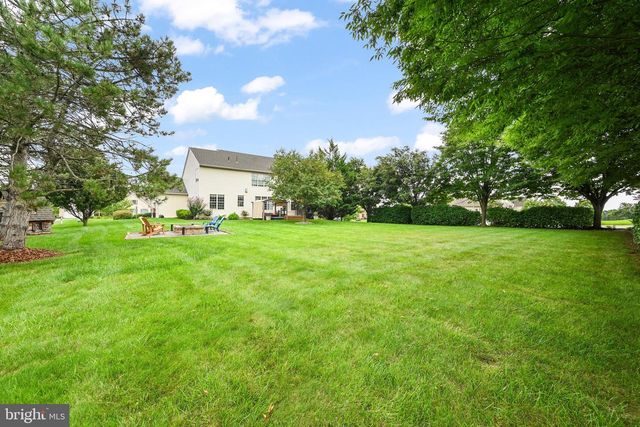 2146 BERNAYS DR, York, PA 17404
