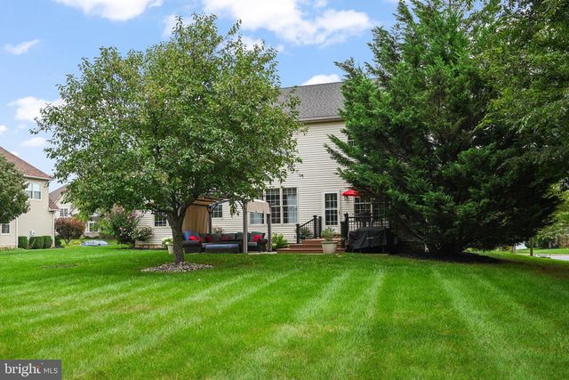2146 BERNAYS DR, York, PA 17404