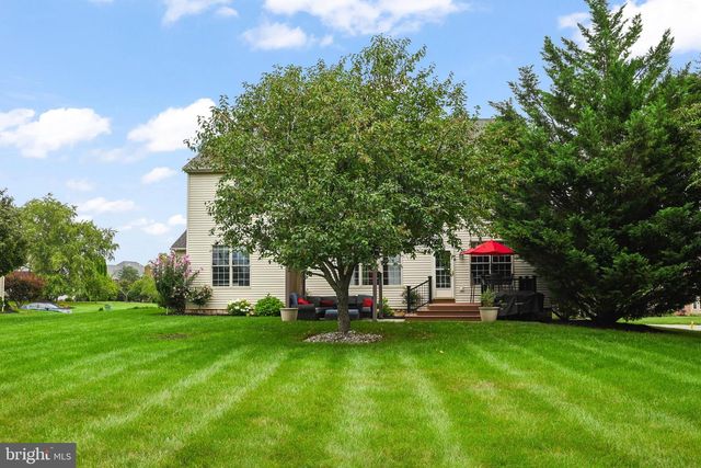2146 BERNAYS DR, York, PA 17404