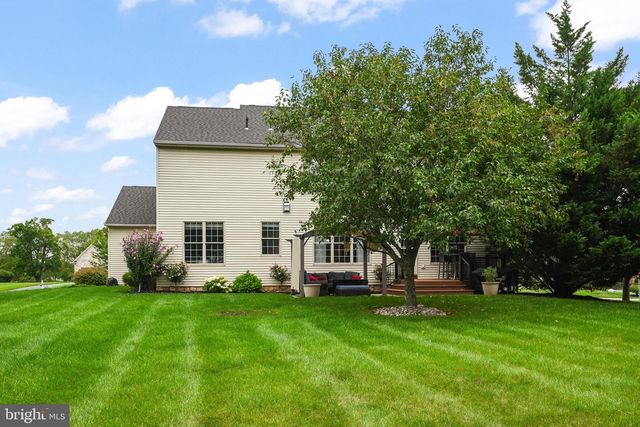 2146 BERNAYS DR, York, PA 17404