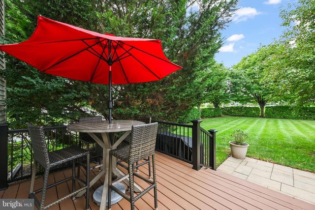 2146 BERNAYS DR, York, PA 17404