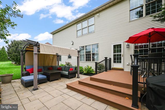 2146 BERNAYS DR, York, PA 17404