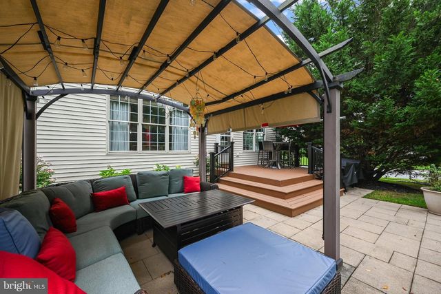 2146 BERNAYS DR, York, PA 17404