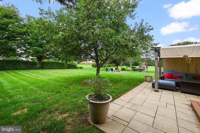 2146 BERNAYS DR, York, PA 17404