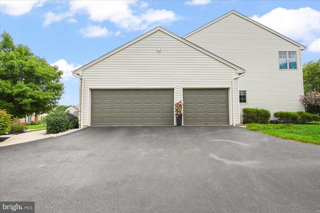 2146 BERNAYS DR, York, PA 17404