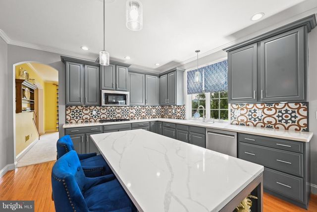 2146 BERNAYS DR, York, PA 17404