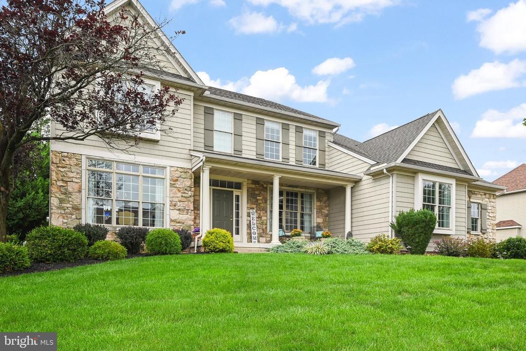 2146 BERNAYS DR, York, PA 17404