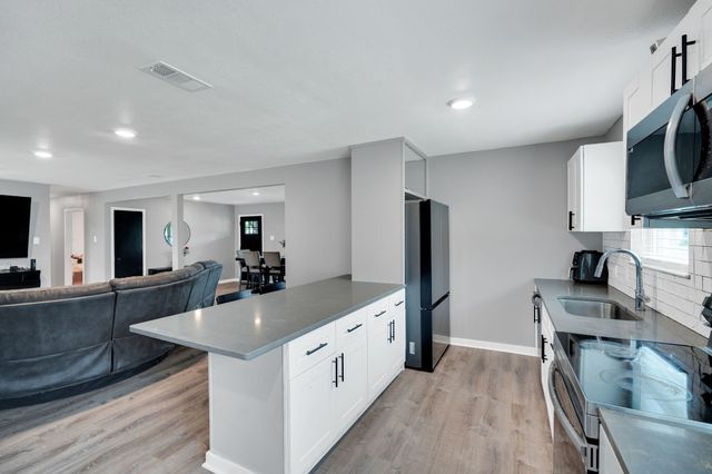 1104 Williamsburg Drive, Ennis, TX 75119