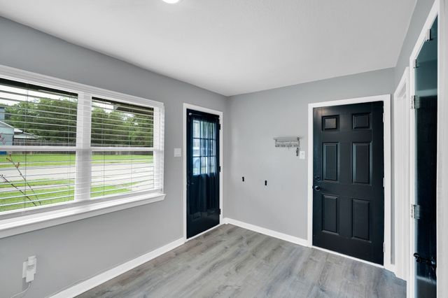 1104 Williamsburg Drive, Ennis, TX 75119