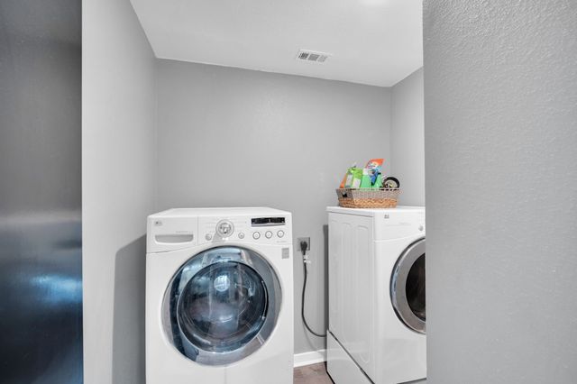 1104 Williamsburg Drive, Ennis, TX 75119