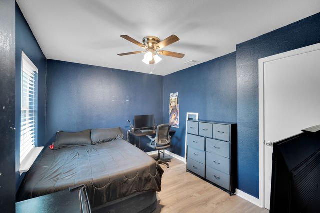 1104 Williamsburg Drive, Ennis, TX 75119