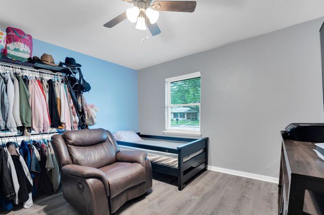 1104 Williamsburg Drive, Ennis, TX 75119