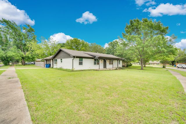 1104 Williamsburg Drive, Ennis, TX 75119