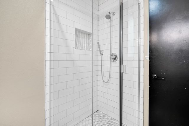 1104 Williamsburg Drive, Ennis, TX 75119