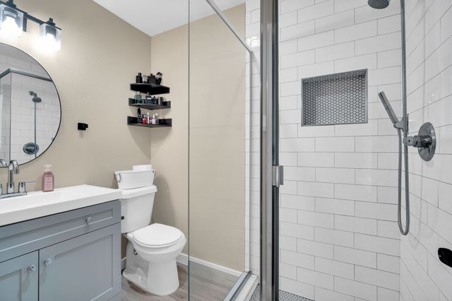 1104 Williamsburg Drive, Ennis, TX 75119