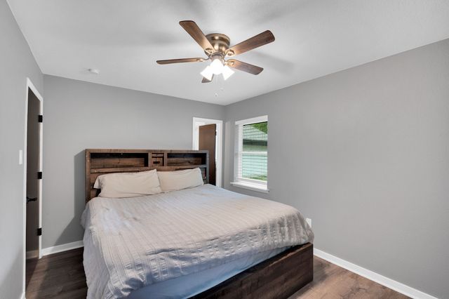 1104 Williamsburg Drive, Ennis, TX 75119