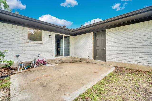 1104 Williamsburg Drive, Ennis, TX 75119