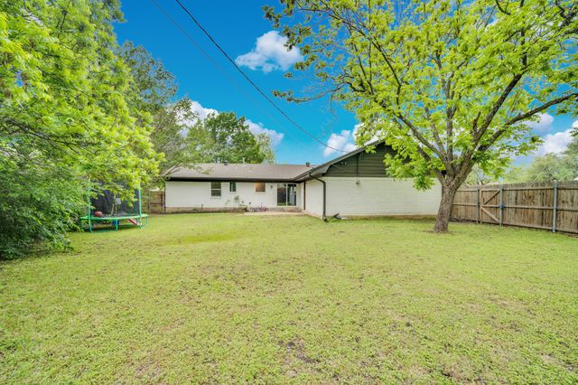 1104 Williamsburg Drive, Ennis, TX 75119