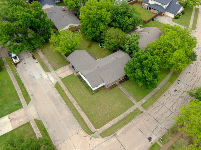1104 Williamsburg Drive, Ennis, TX 75119
