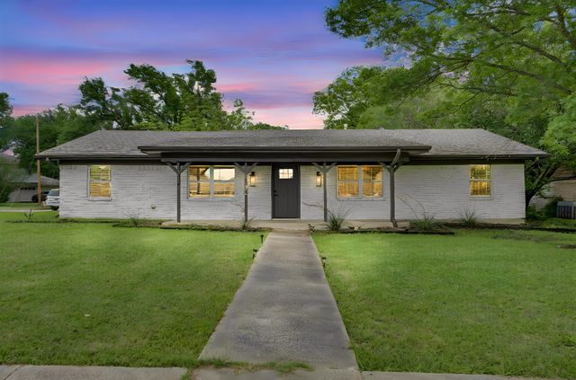 1104 Williamsburg Drive, Ennis, TX 75119