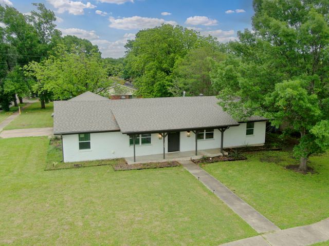 1104 Williamsburg Drive, Ennis, TX 75119