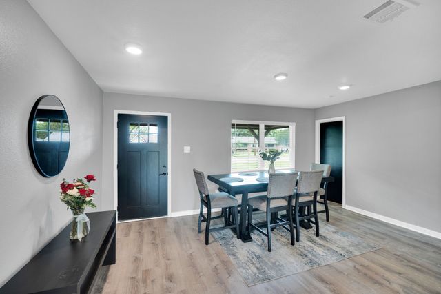 1104 Williamsburg Drive, Ennis, TX 75119