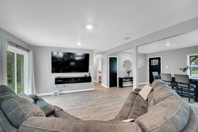 1104 Williamsburg Drive, Ennis, TX 75119