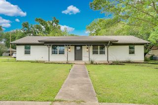 1104 Williamsburg Drive, Ennis, TX 75119