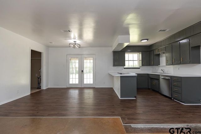 2908 Golden Rd, Tyler, TX 75701