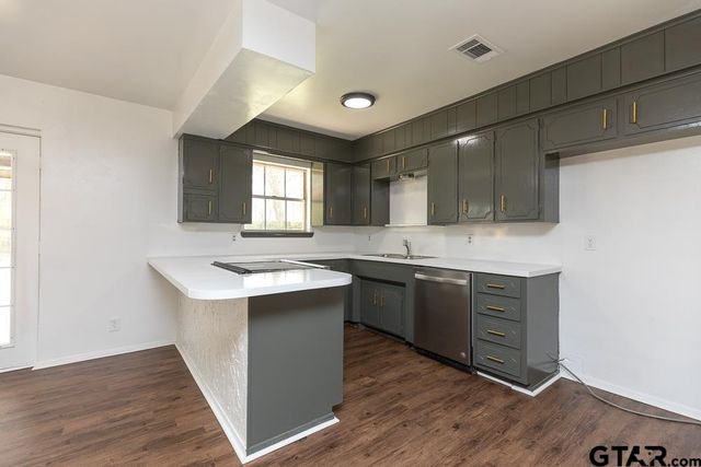 2908 Golden Rd, Tyler, TX 75701