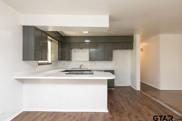 2908 Golden Rd, Tyler, TX 75701