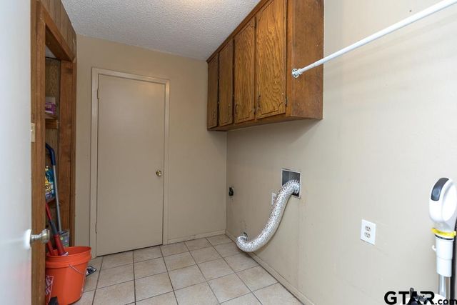 2908 Golden Rd, Tyler, TX 75701