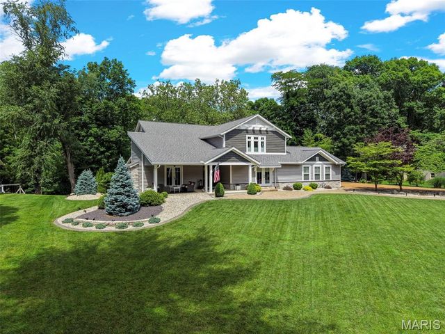 16 Ginger Creek Drive, Glen Carbon, IL 62034