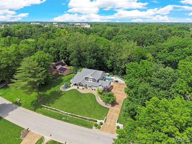 16 Ginger Creek Drive, Glen Carbon, IL 62034